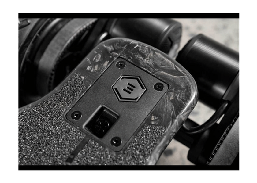 Evolve Diablo Carbon Schrägansicht